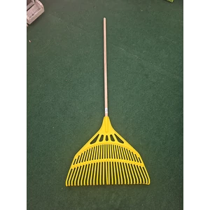 Színes lombseprű 66cm széles fejjel, fanyéllel