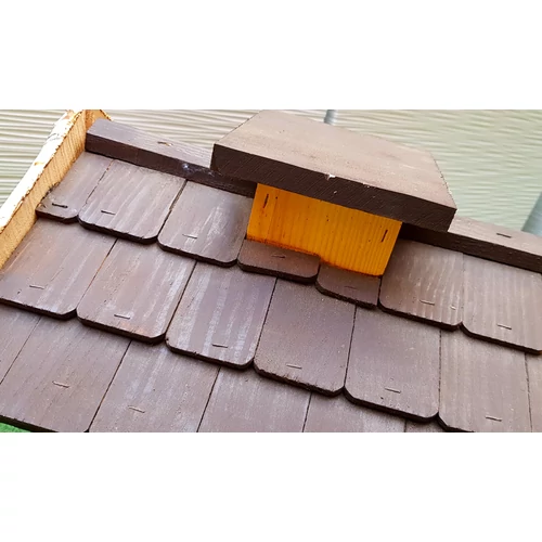 Kép 3/6 - Önetetős Madáretető Fa Zsindely Tetővel