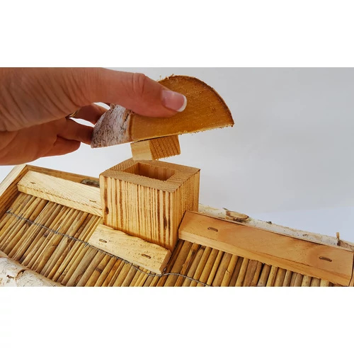 Kép 3/4 - Önetetős Madáretető Nádtetővel